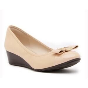Elegant Cream Wedge Shoes